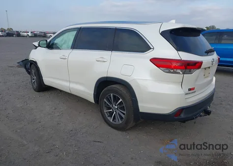 2017 Toyota Highlander Xle z USA, uszkodzony, nr VIN 5TDKZRFH3HS216644